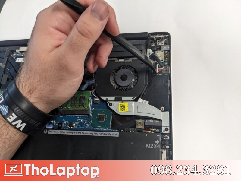Tiến hành sửa chữa laptop